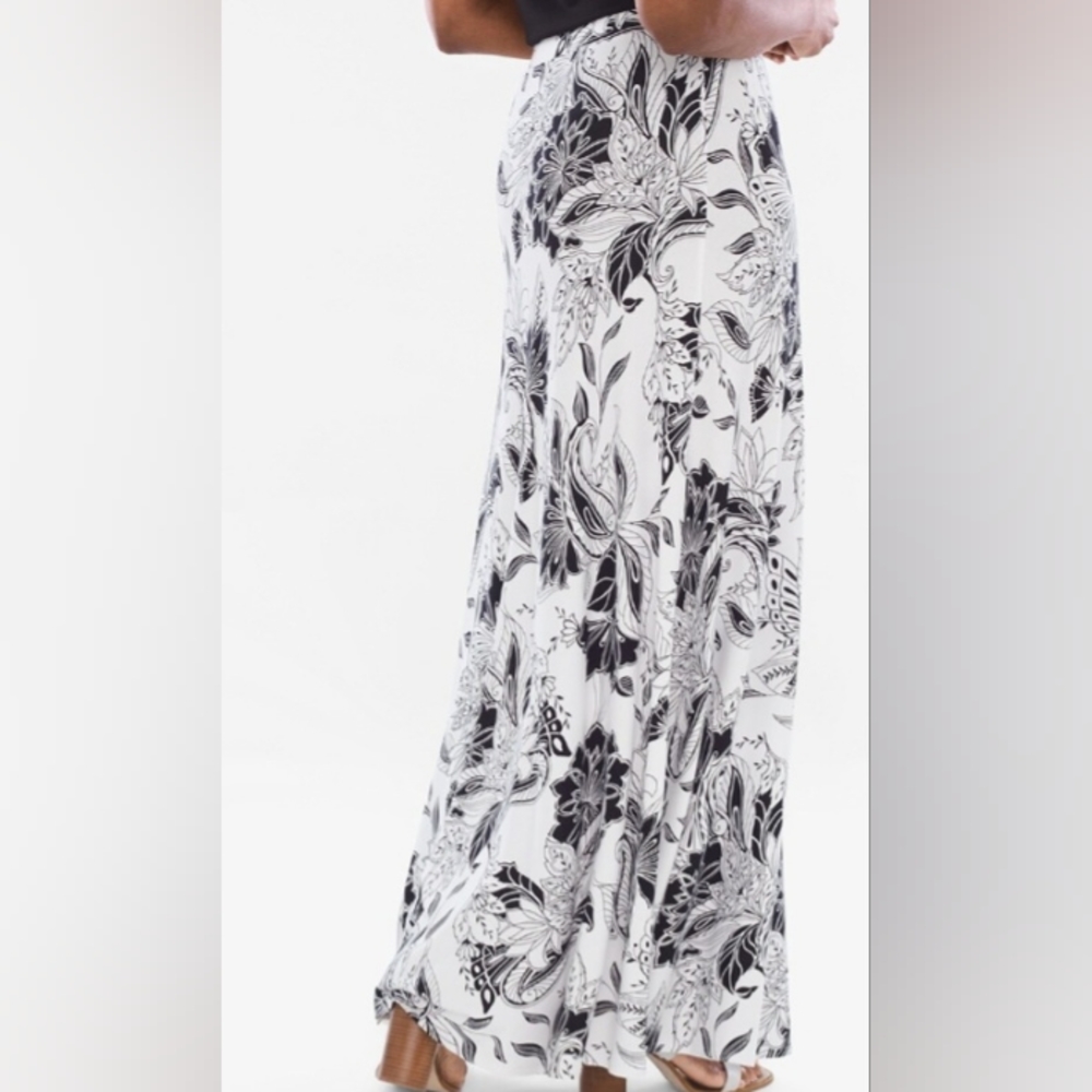 Chicos Black and White Floral Maxi Skirt | Size 1 (equivalent to a size 8)